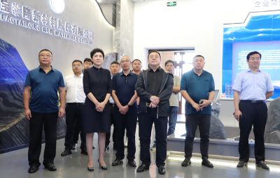 鑫融创集团考察团一行到yw永旺快投网考察